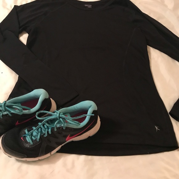 Black work out shirt - Picture 2 of 2